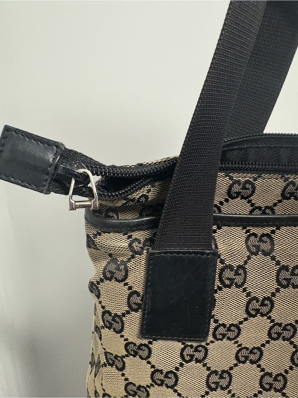 Vintage Gucci Beige and Black GG Canvas Tote with Front Zip Pocket - Picture 4 of 7